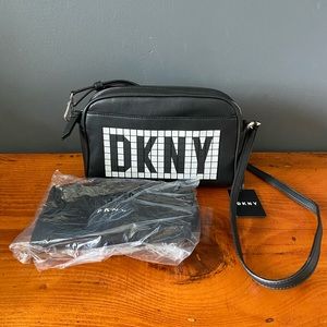 NWT DKNY LOGO CROSSBODY BAG